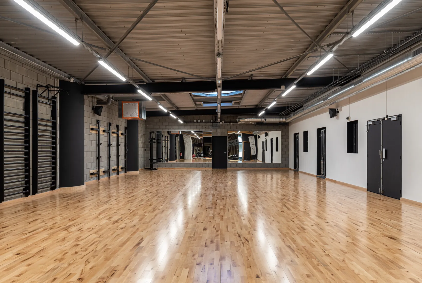 salle de sport avec parquet